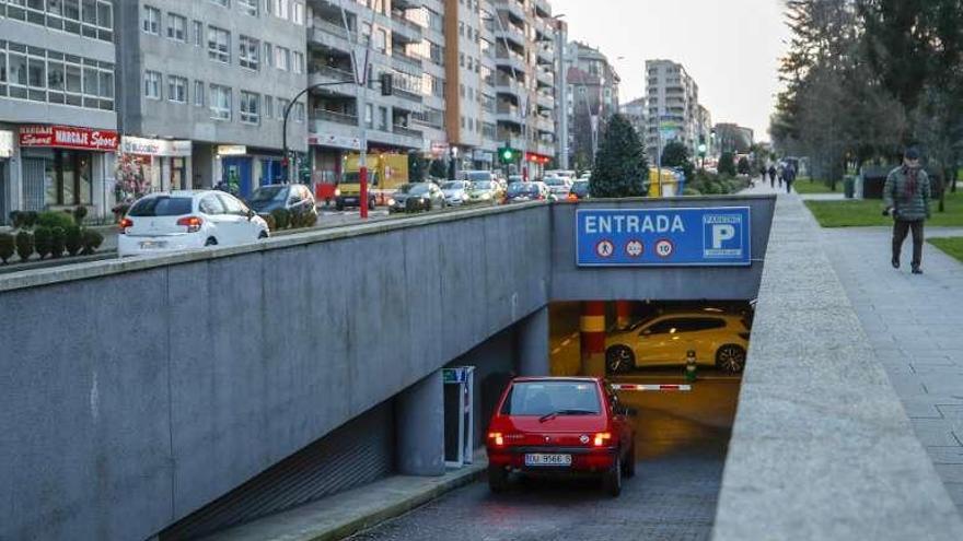 El aparcamiento de Castelao (en la foto) tiene 404 plazas. // R. Grobas