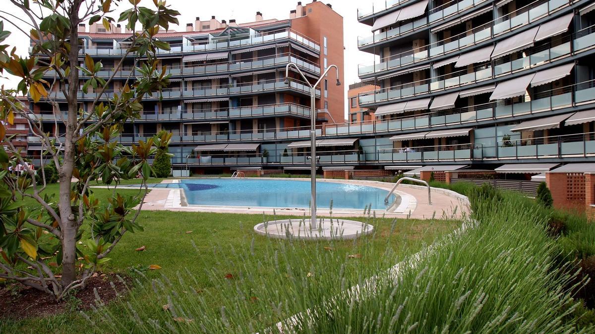 Piscina en una ocmunidad de propietarios.