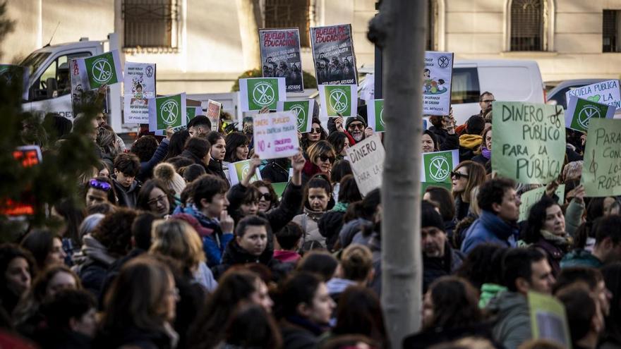 La escuela pública de Aragón convoca una huelga de dos días en mayo contra la concertación del Bachillerato