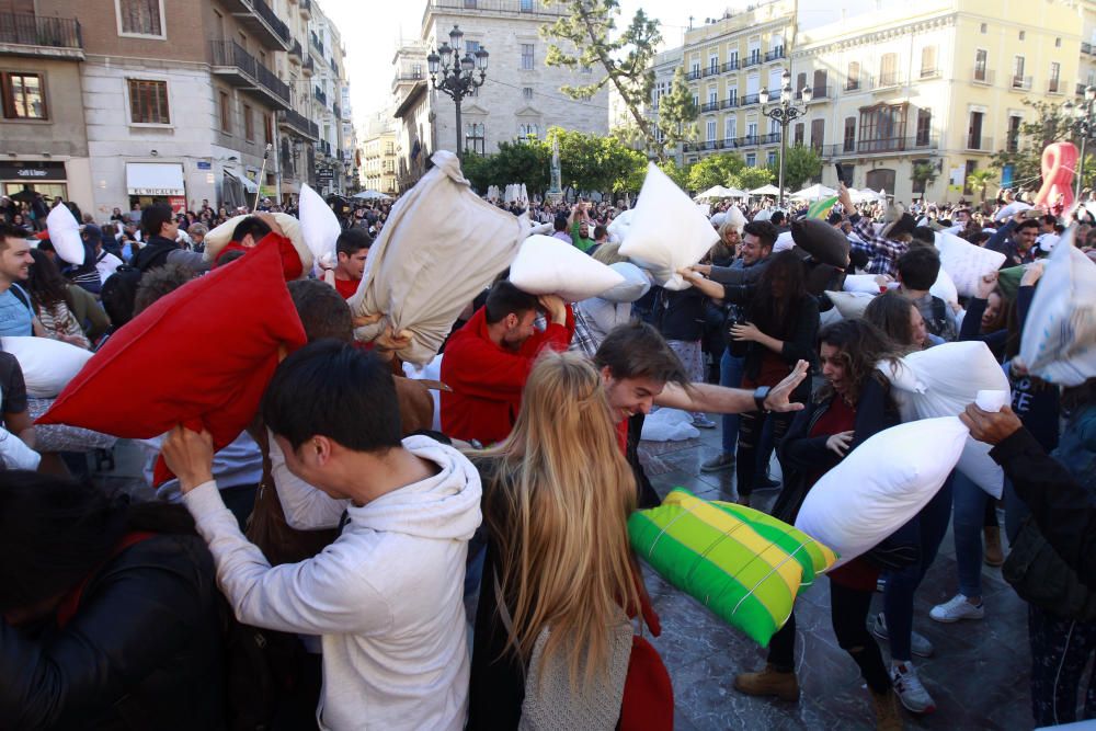 Guerra de almohadas en Valencia