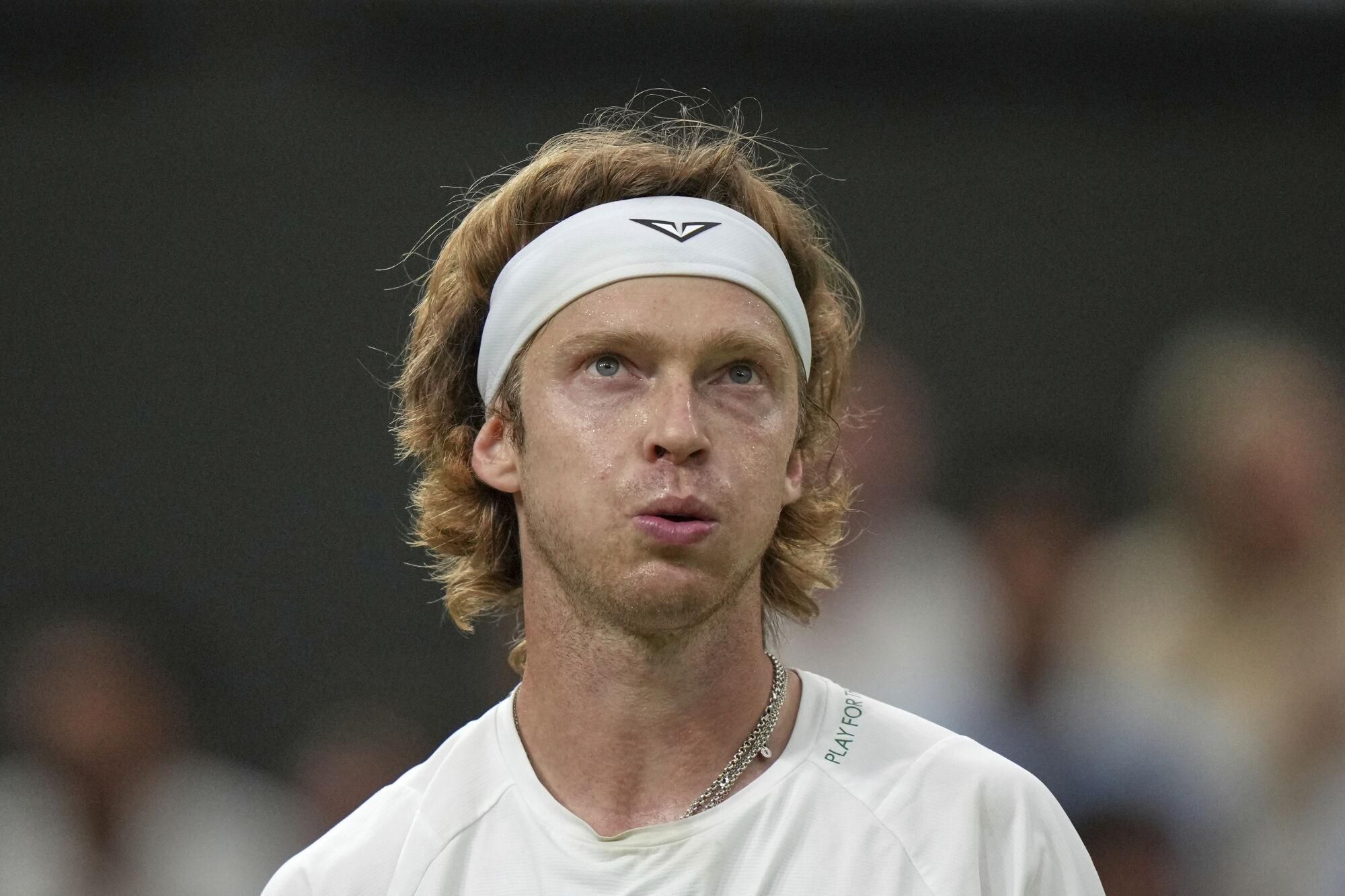 Russia's Andrey Rublev reacts after losing a point against Spain's Carlos Alcaraz during a fourth round men's singles match at the Wimbledon Tennis Championships in London, Sunday, July 6, 2025. (AP Photo/Alastair Grant)