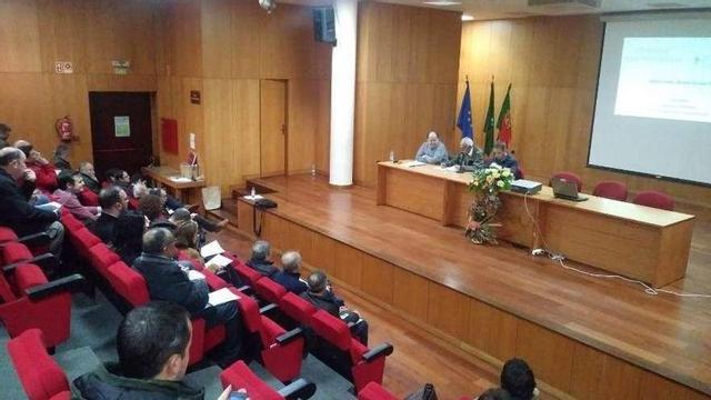 Asistentes al primer encuentro transfronterizo sobre el parque natural. // FdV