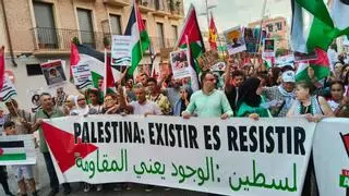 Cientos de personas marchan en Murcia a favor del pueblo palestino: "Existir es resistir"