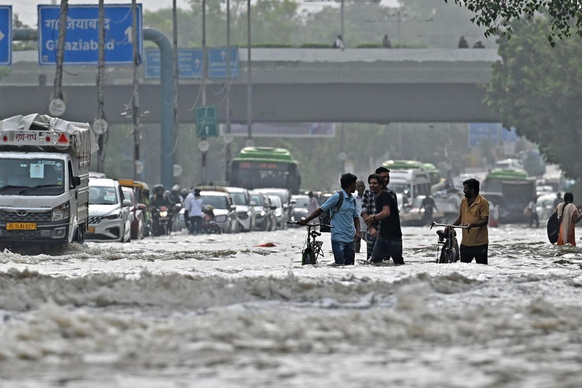 El río Yamuna se ha desbordado debido a las lluvias monzónicas en Nueva Delhi.