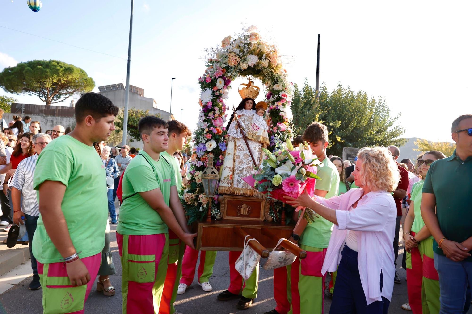 L'inici de les festes del Centenari de la Font del Bon Succés a Cabanes, en imatges
