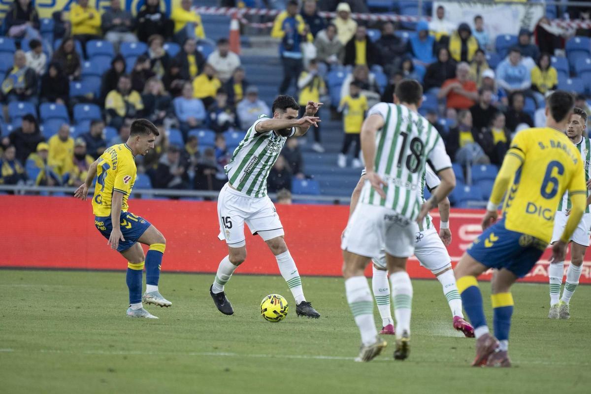Xavi Sintes, durante un lance del UD Las Palmas-Córdoba CF.