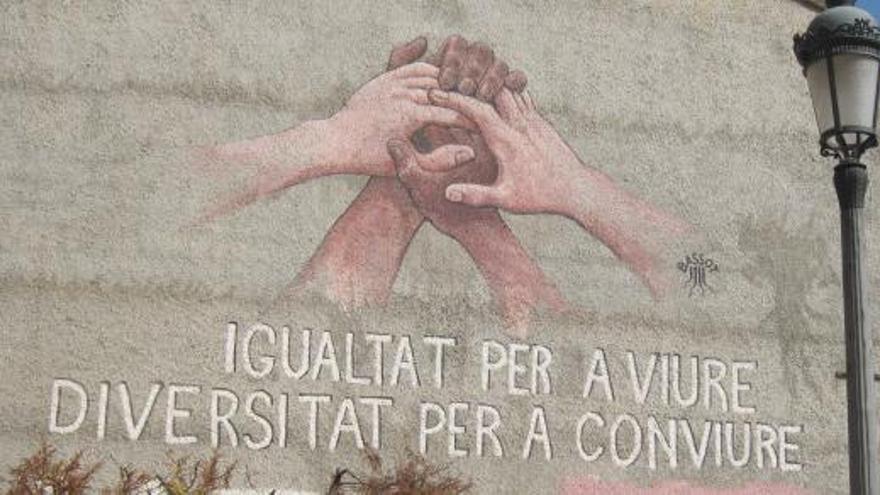 Mural contra la intolerancia en la sede de la asociación cultural Bassot.