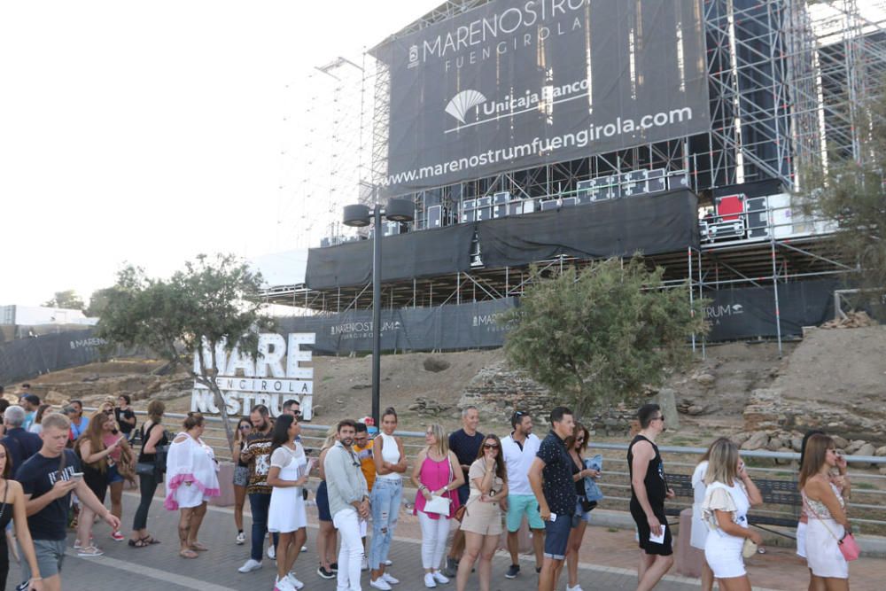 Gran expectación ante el único concierto de Jennifer Lopez en España. Se han formado largas colas hasta la apertura de las puertas del recinto del Marenostrum Castle Park, escenario del concierto.