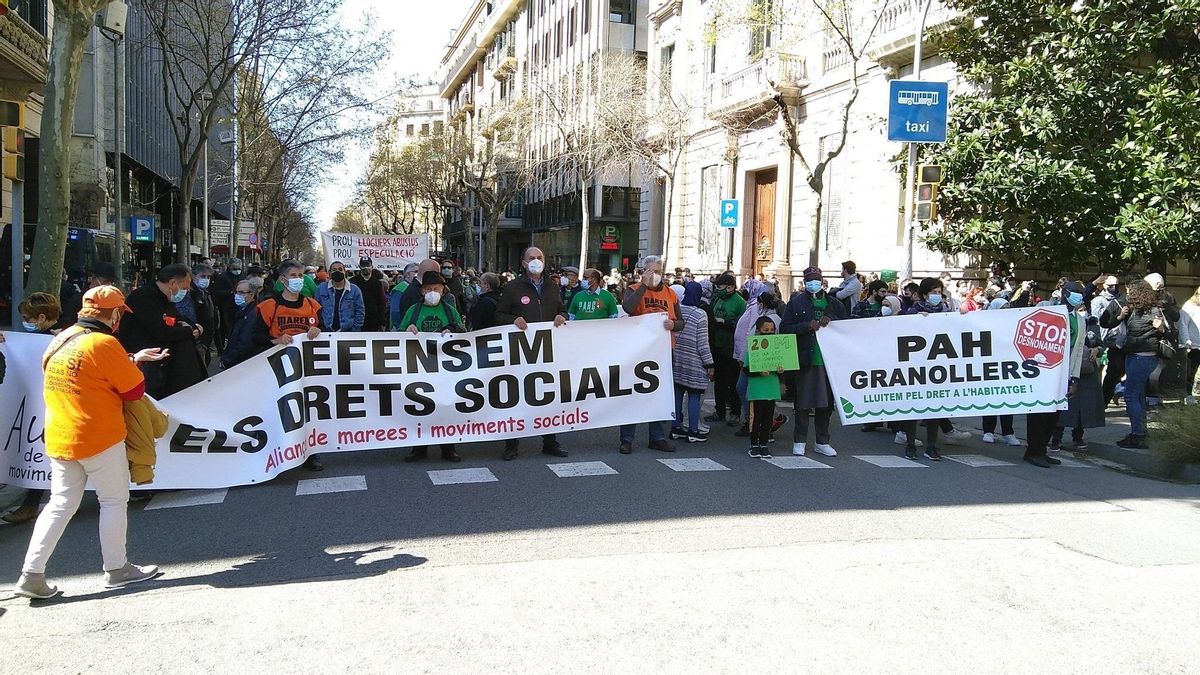 Manifestación a favor de la vivienda digna en Barcelona