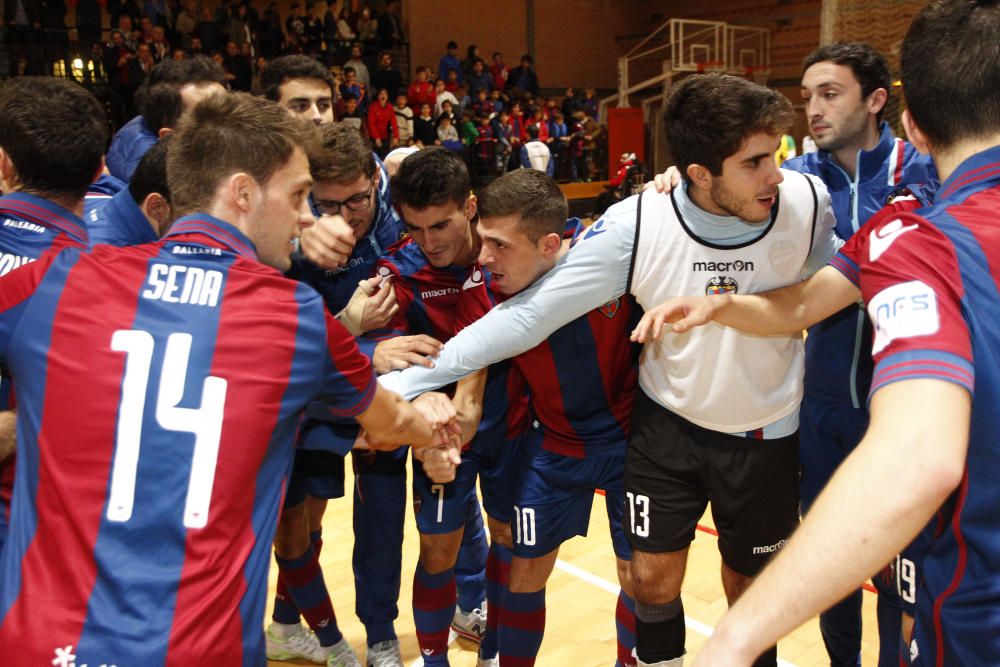 Las mejores imágenes de la victoria del Levante Fútbol Sala en Copa frente al Barça