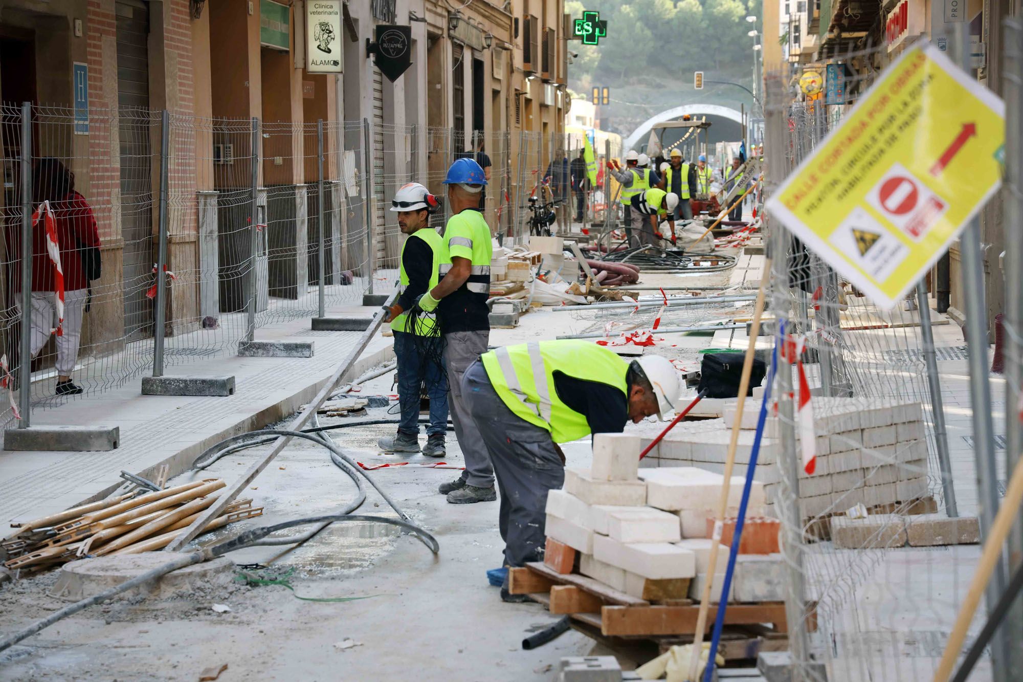 Fase final de las obras en la calle Álamos, en noviembre de 2023.