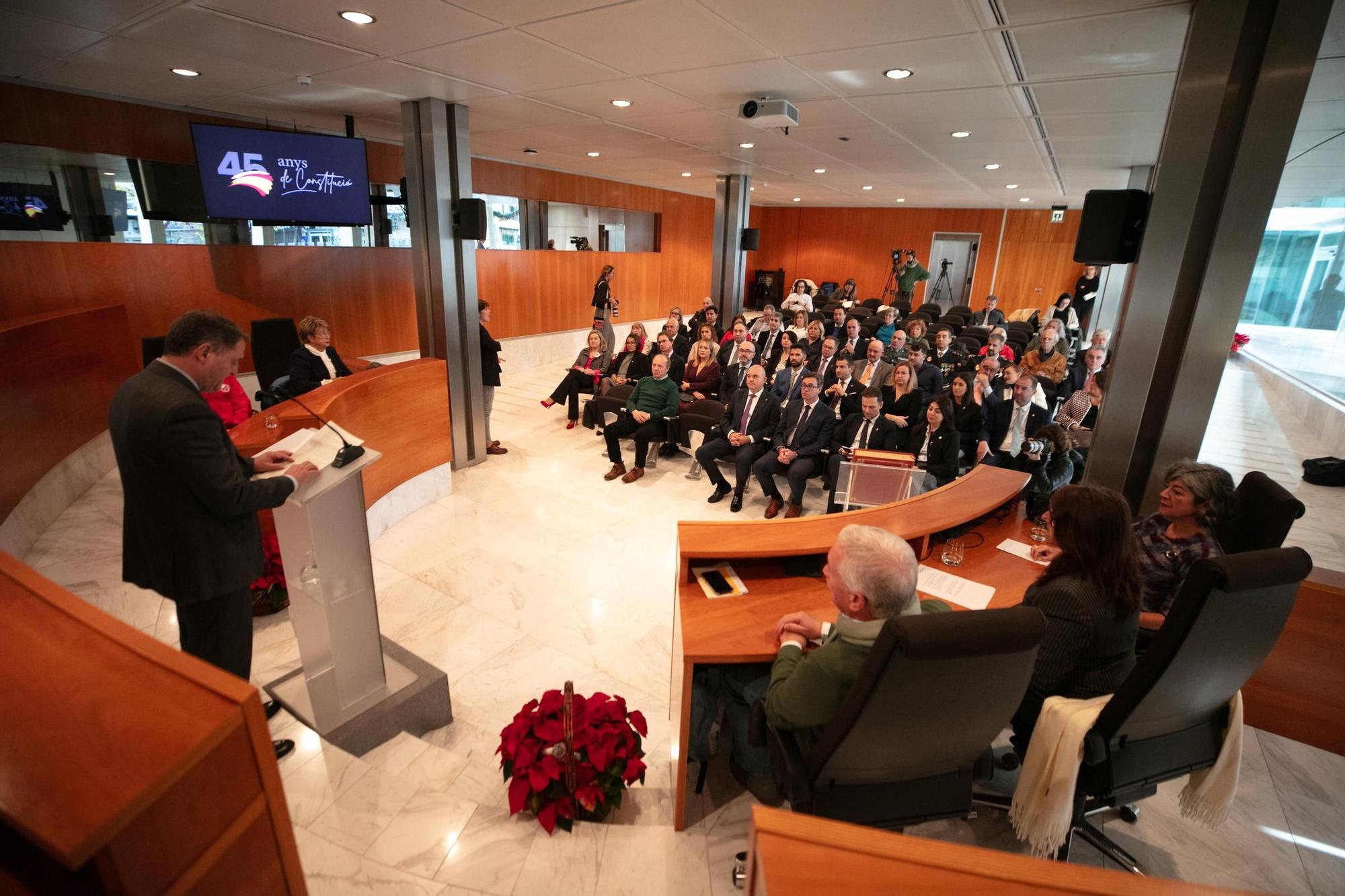 Todas las imágenes del acto por el Día de la Constitución en Ibiza