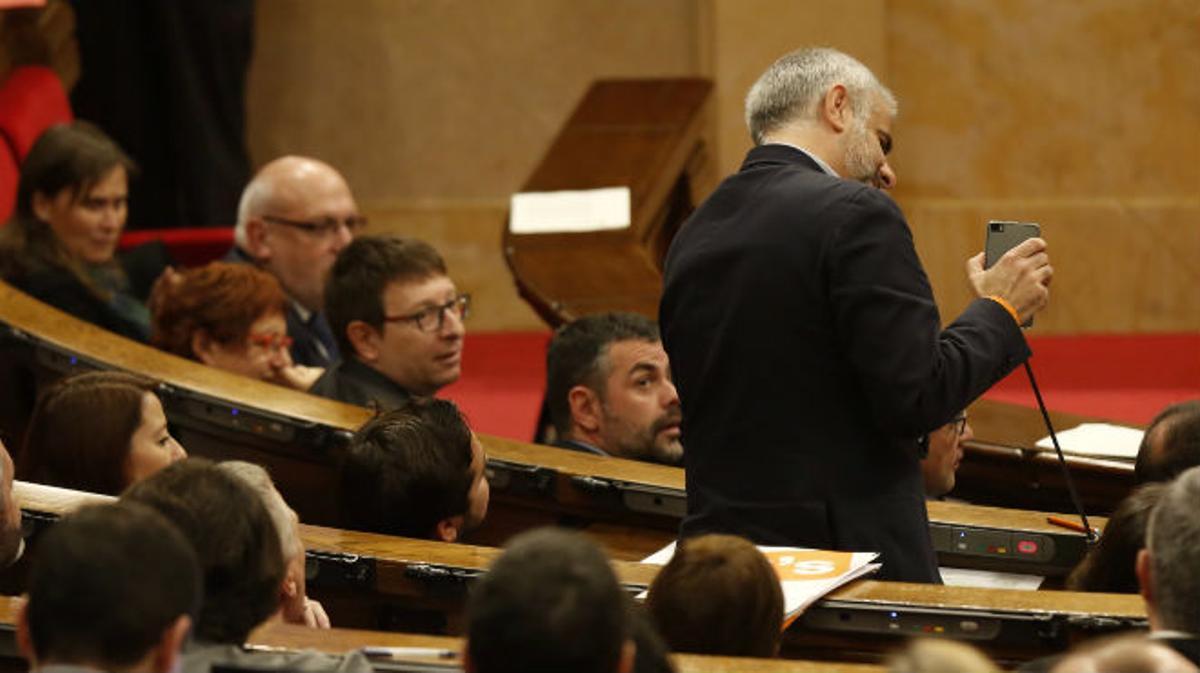 Juan Carlos Carrizosa (Ciutadans) pregunta a la consellera Meritxell Ruiz sobre una representació de la guerra dels Segadors en una escola de Cambrils.