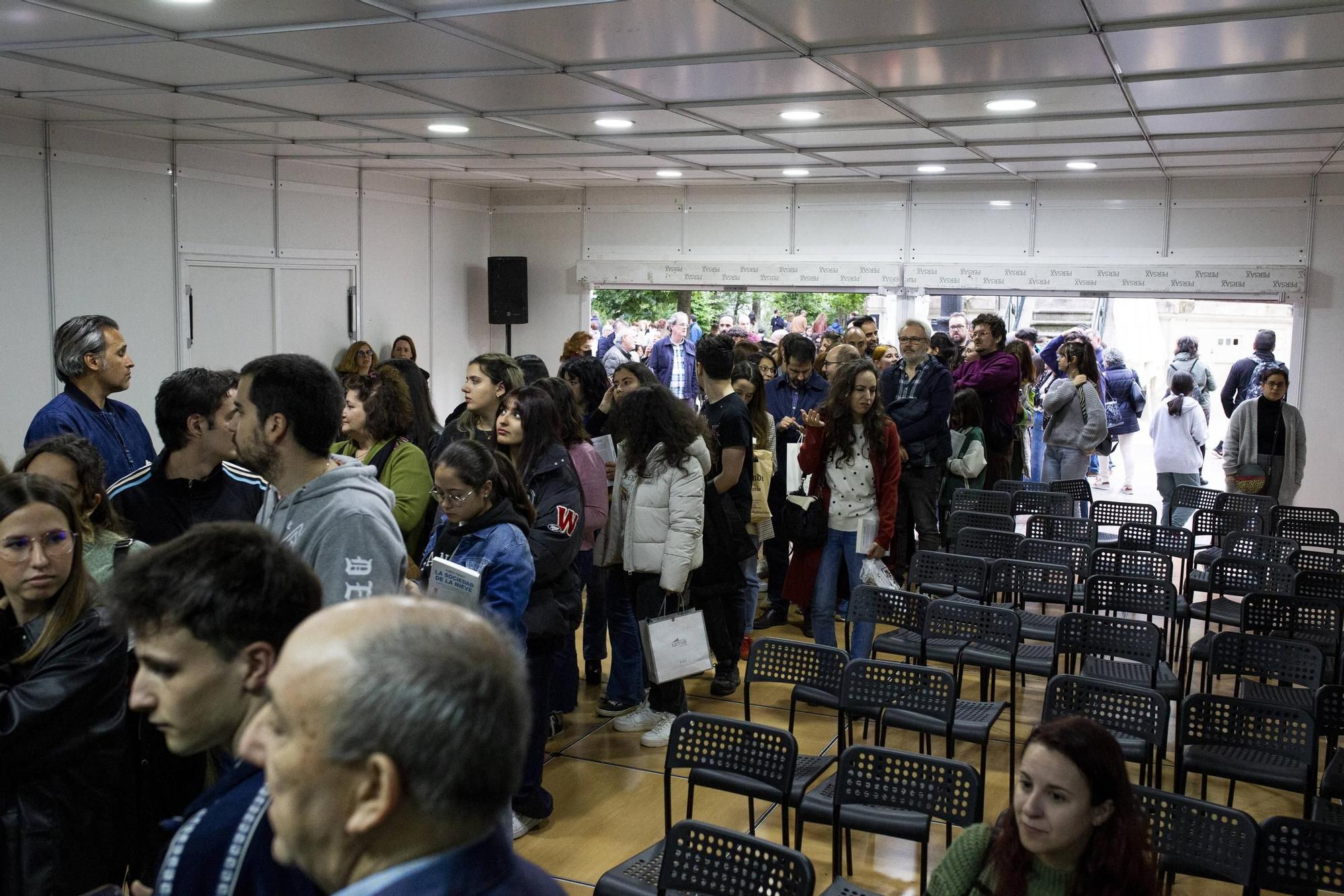 Pablo Vierci desata la locura en la Feria del Libro de Cáceres con 'La sociedad de la nieve'