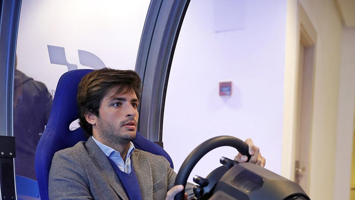 Carlos Sainz Jr. conduciendo