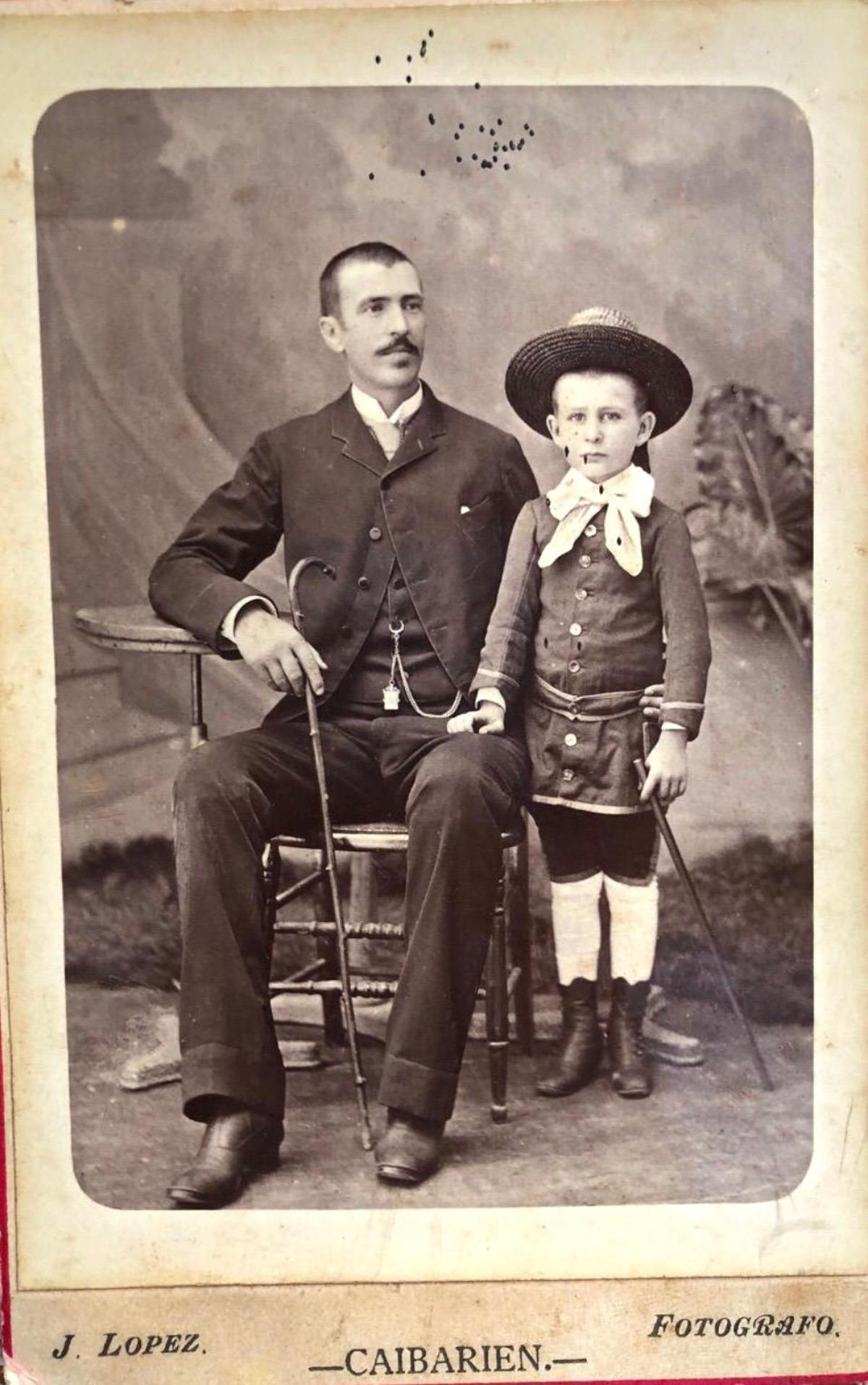 Gabino Álvarez, hijo, con el indiano Fermín Martínez en Caibarien.