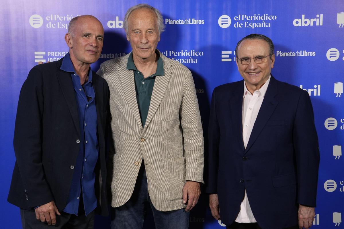 Carlo Feltrinelli, presidente del Grupo Feltrinelli; Richard Ford, escritor, y Javier Moll, presidente de Prensa Ibérica.