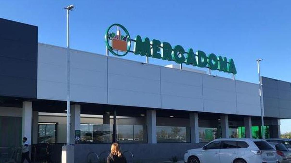 Fachada de un supermercado Mercadona