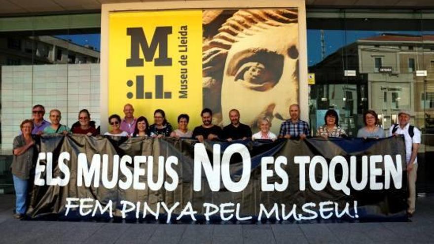Foto de grup dels representants de la Plataforma d&#039;entitats culturals de Lleida, el passat 8 de juny.