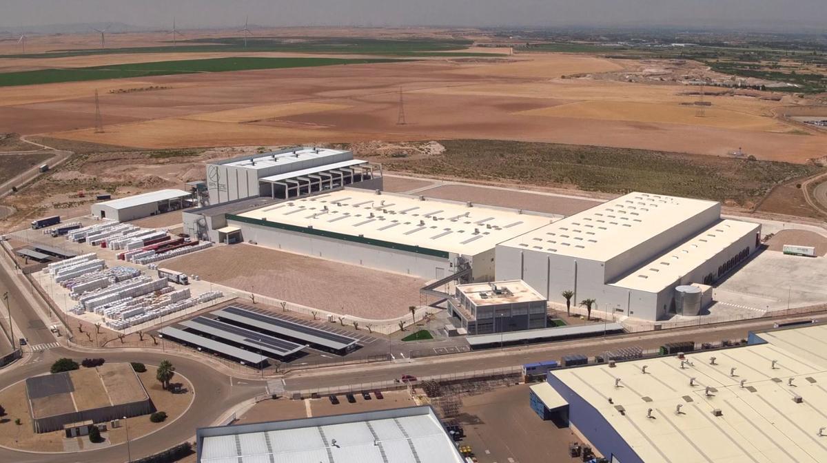 El nuevo complejo industrial está situado en el polígono El Pradillo sobre una parcela de 140.000 metros cuadrados que permitirá futuras ampliaciones.