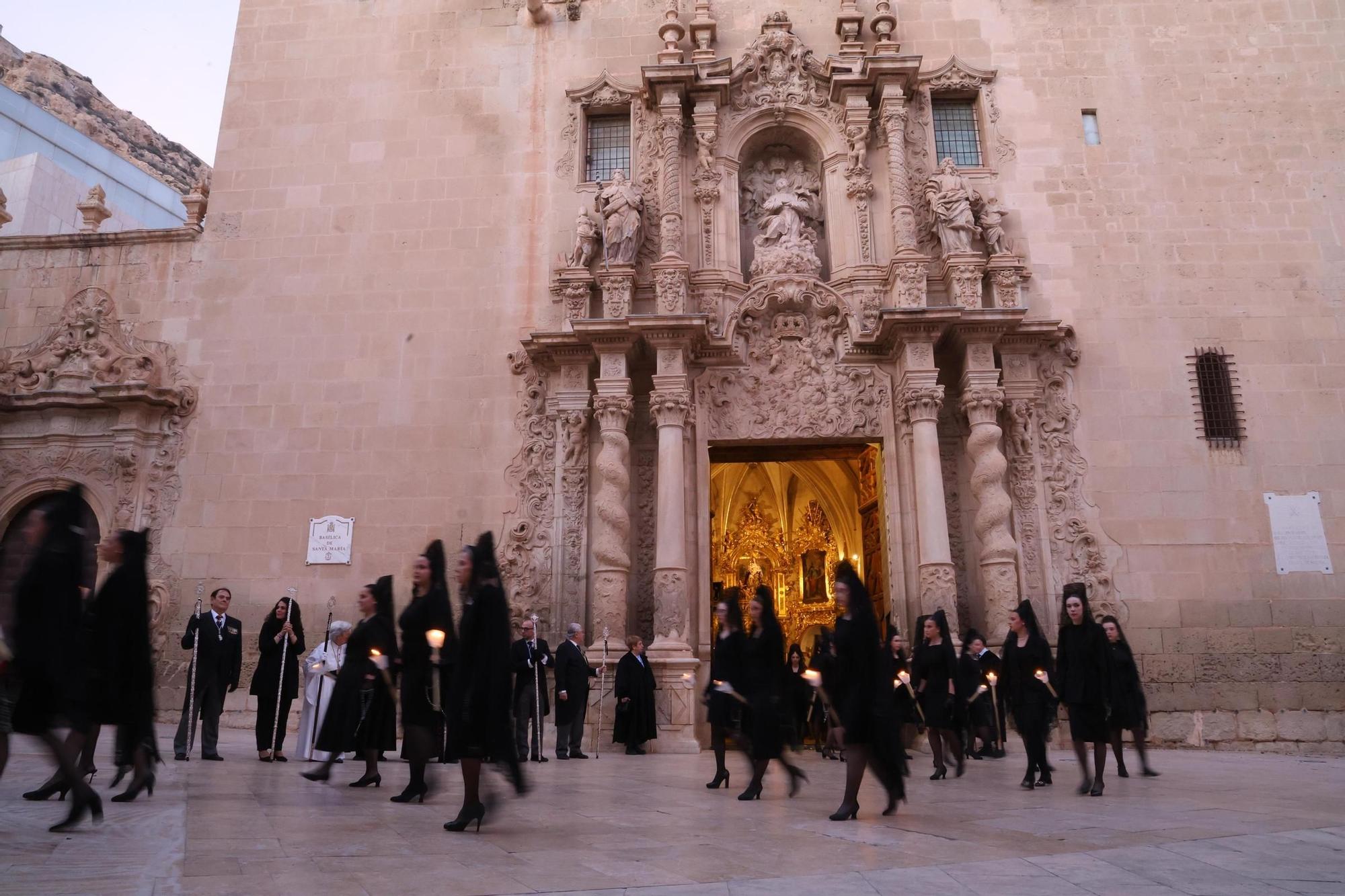 Nuestra Señora de la Soledad reina en el Viernes Santo de Alicante