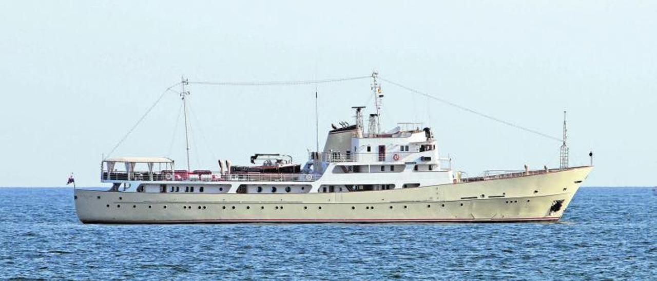 ‘La Sultana’, fondeado en la Bahía de Palma  en julio del 2017.