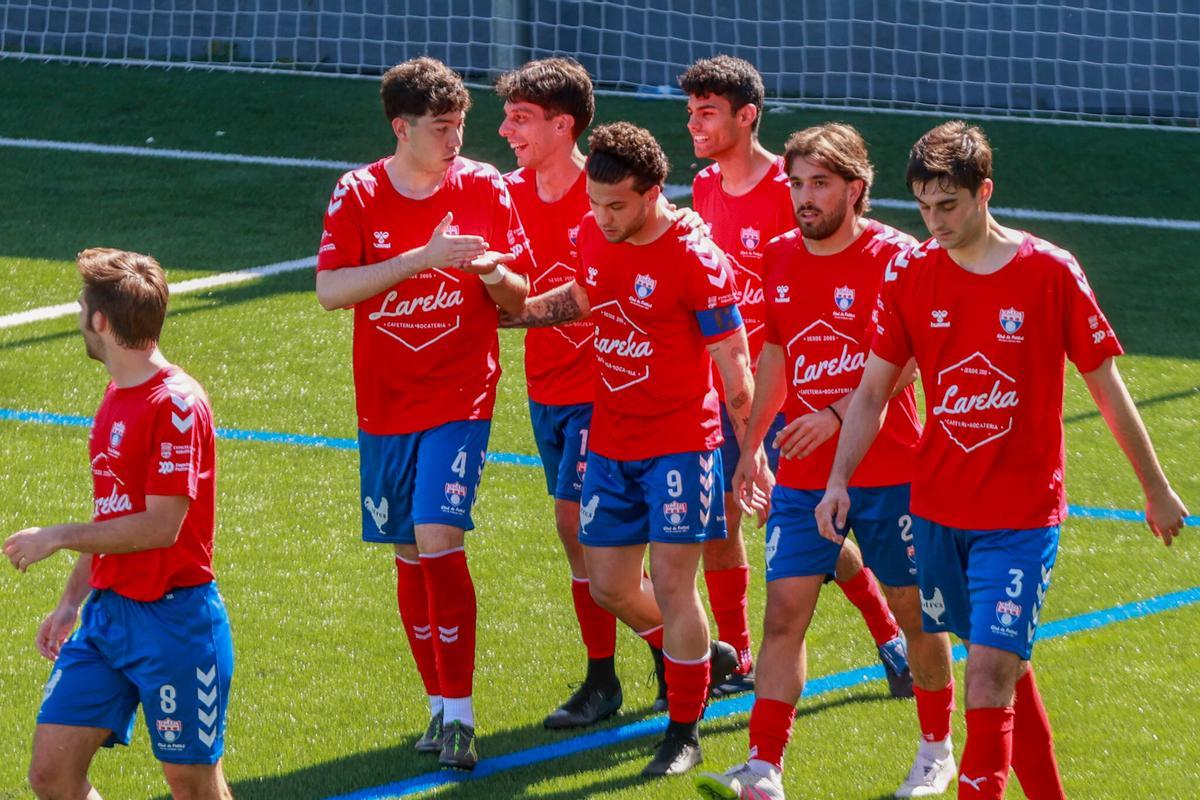 Varios jugadores del Umia celebran uno de los tantos conseguidos en el duelo con el Atios.