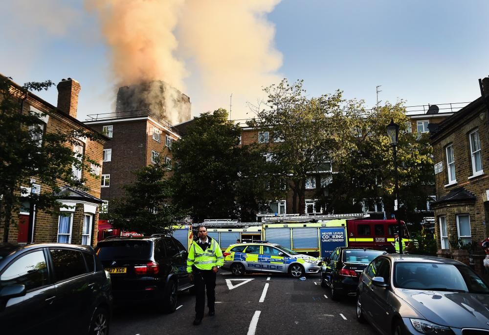 Incendio en un edificio de 24 plantas en Londres