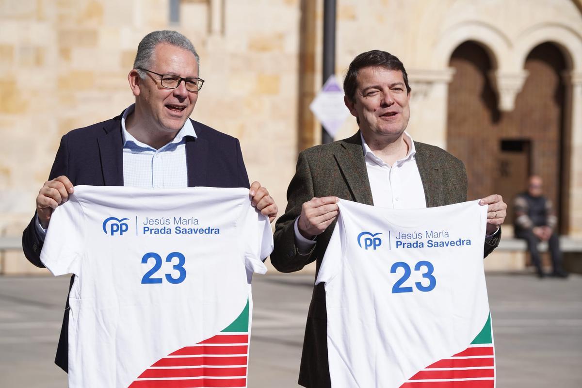 Prada y Mañueco, con las camisetas de la candidatura