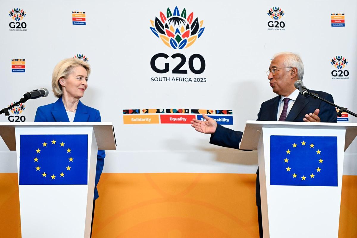 La presidenta de la Comisión Europea, Ursula von der Leyen, y el presidente del Consejo Europeo, Antonio Costa, durante la rueda de prensa previa al G20 en Johannesburgo.