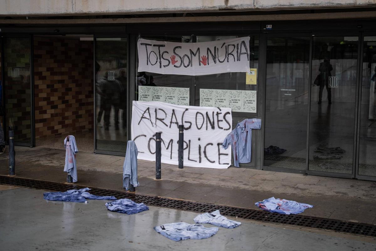 Protestas fuera de la cárcel en la espera de la salida de Alves