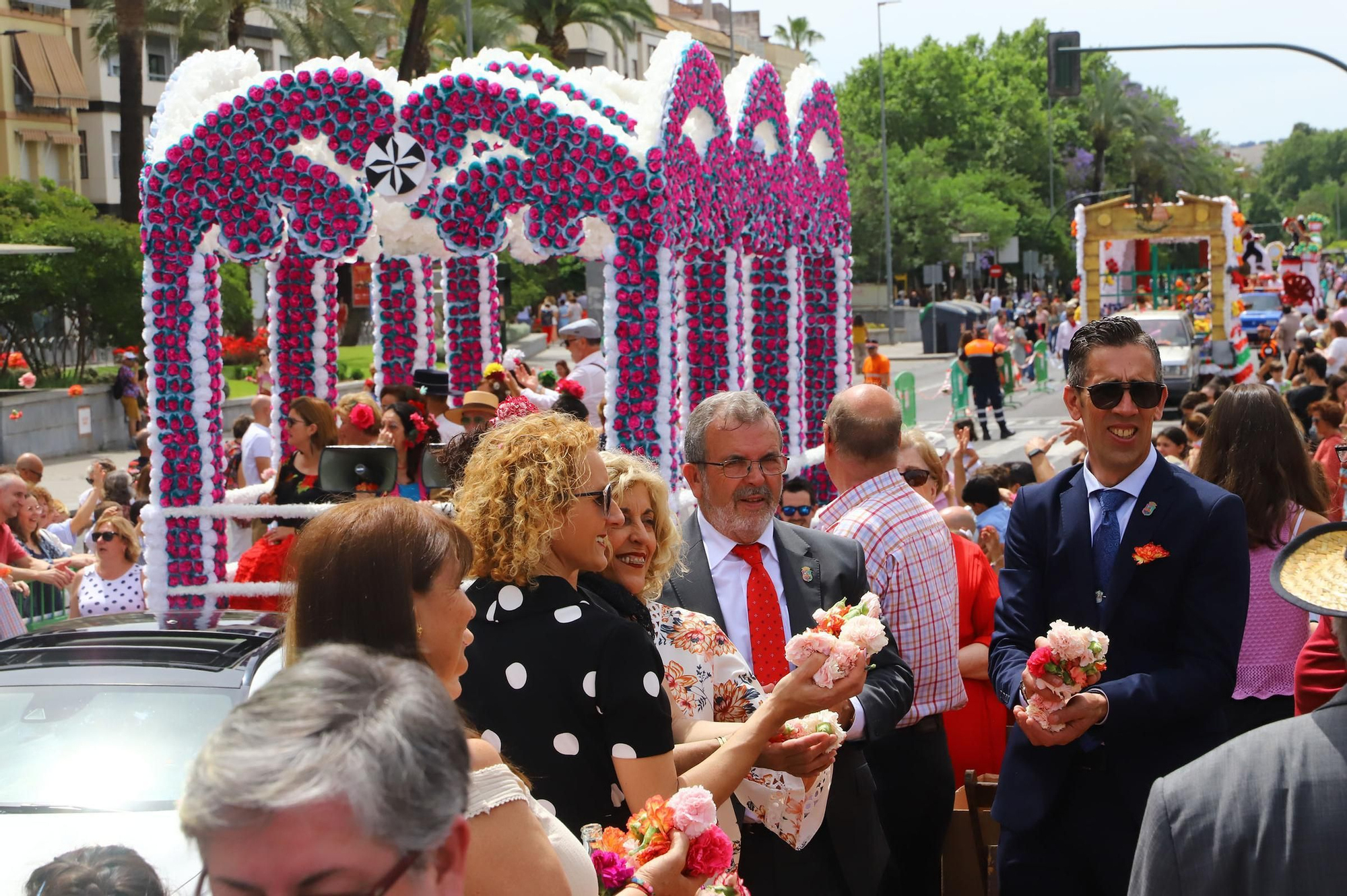 La Batalla de las Flores abre el Mayo festivo en Córdoba con 90.000 claveles