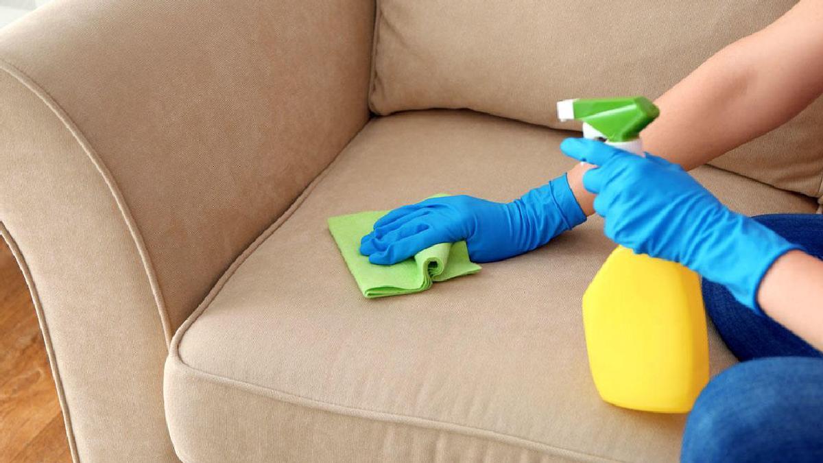 Cómo limpiar sofá | El truco definitivo para limpiar tu sofá de tela: lo  deja como nuevo