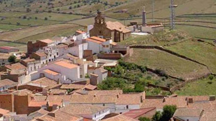 Muere un matrimonio de Peñalsordo al alcanzarle un rayo mientras trabajaba