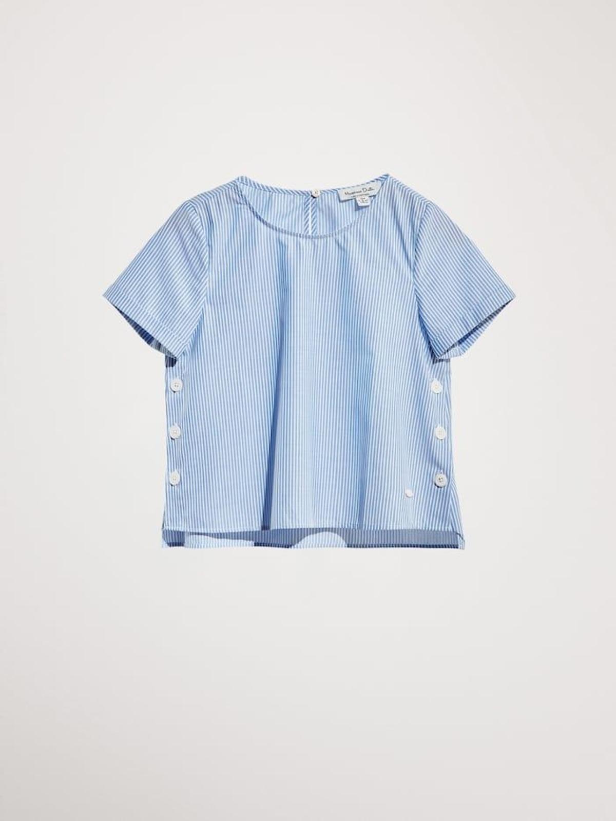 Camisa a rayas azules y blancas de corte evasé firmada por Massimo Dutti que han llevado tanto la infanta Sofía como la princesa Leonor