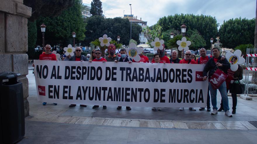 Más protestas para estabilizar a los funcionarios interinos y temporales del Ayuntamiento de Murcia