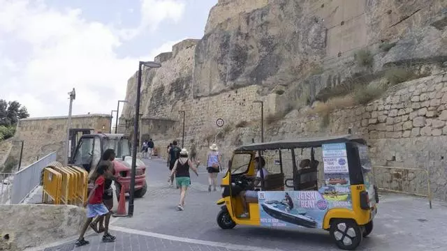 Otro verano sin reglas para los tuctucs en Alicante
