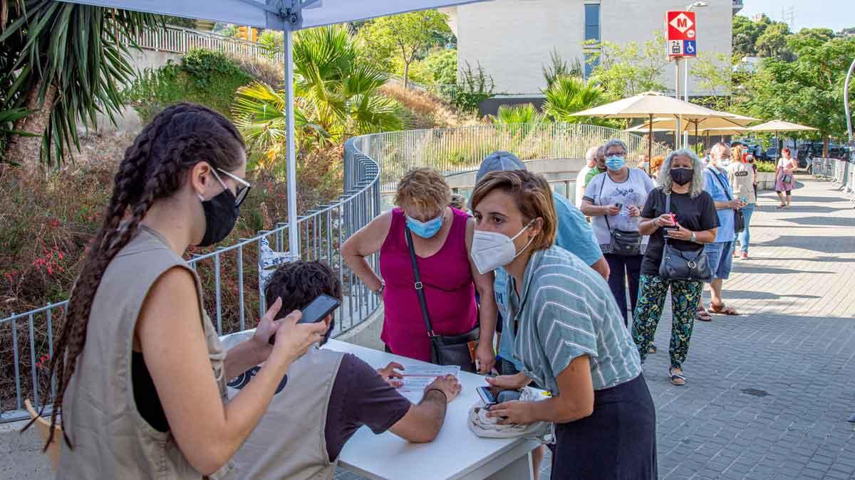 Empiezan los cribajes masivos en el barrio de Torre Baró, en Barcelona