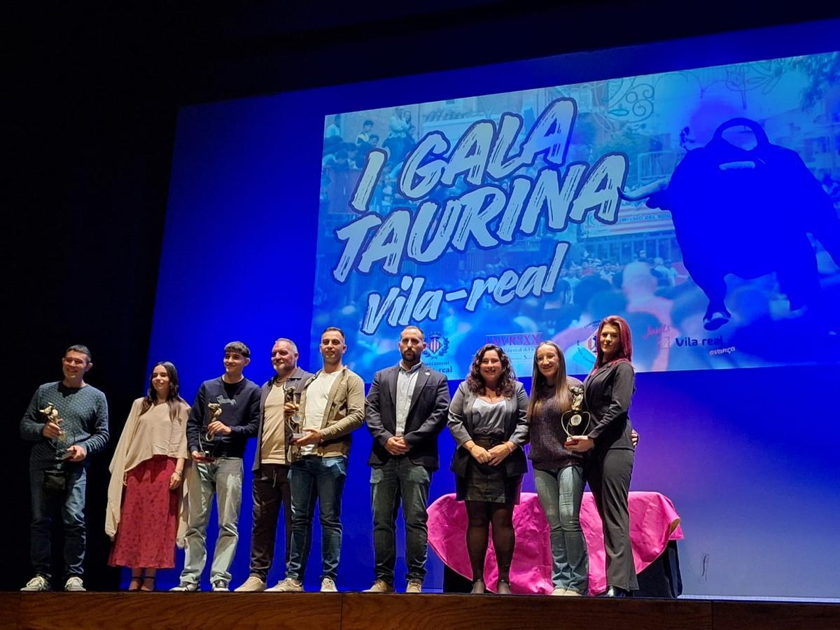 Foto de familia de los premiados.