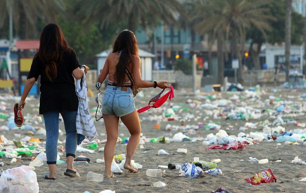 Así han quedado las playas después de la Noche de San Juan