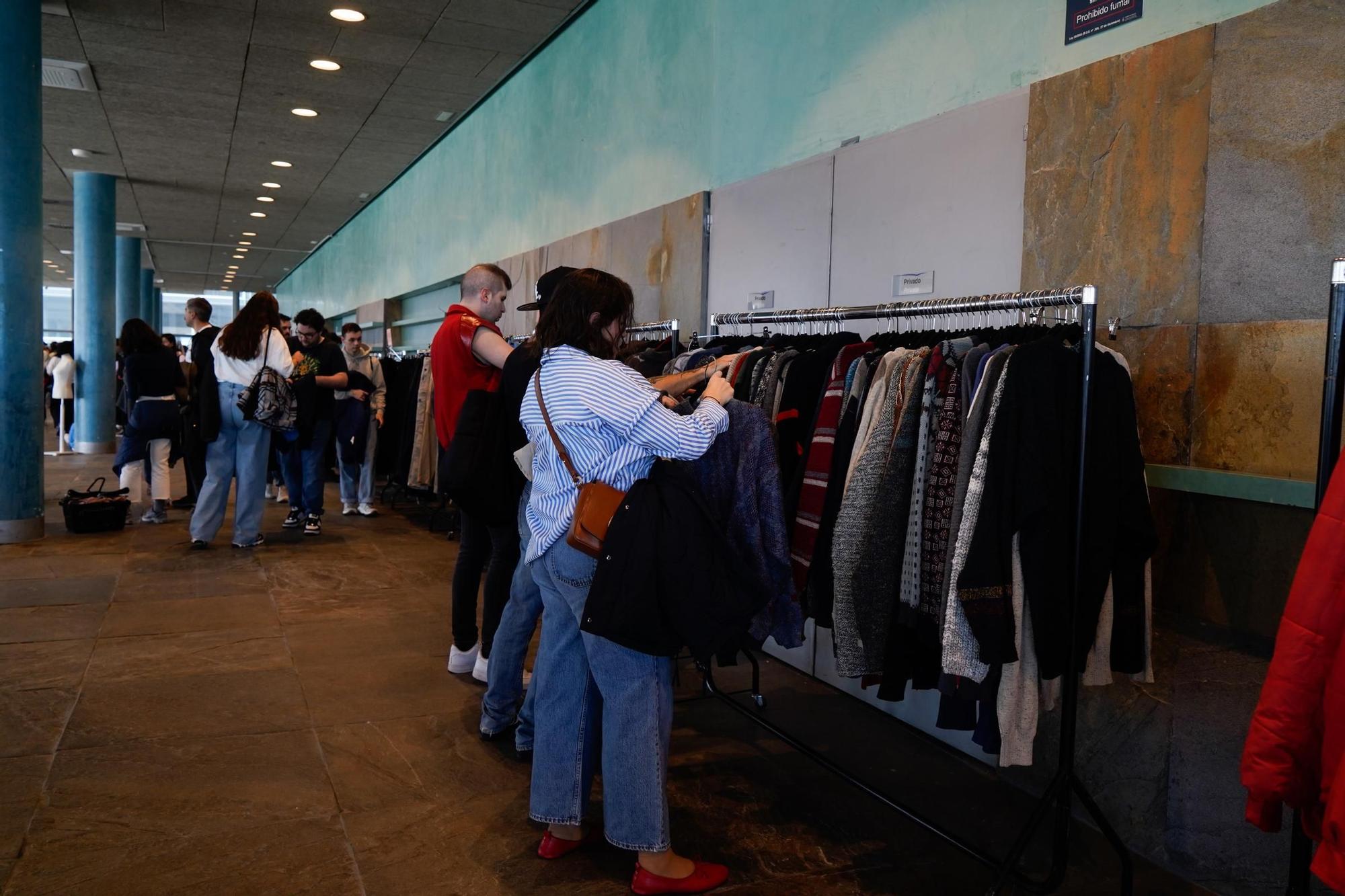 Moda 'vintage' en Palexco: Furor por la ropa de segunda mano en A Coruña