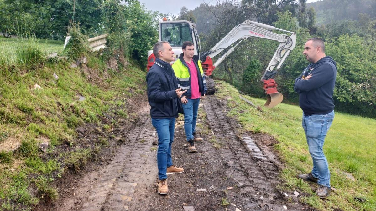 Un momento de la visita a las obras.