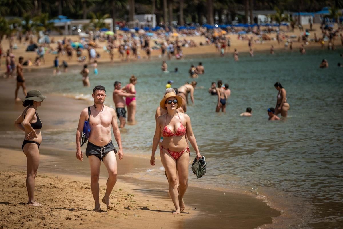 Domingo de Resurrección en la playa de Las Teresitas