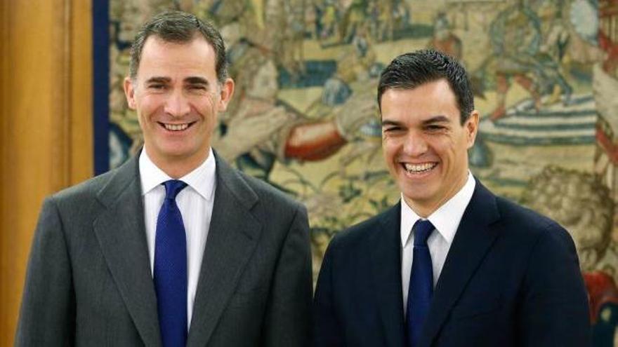 Felipe VI y Pedro Sánchez, el viernes, en el Palacio de la Zarzuela.