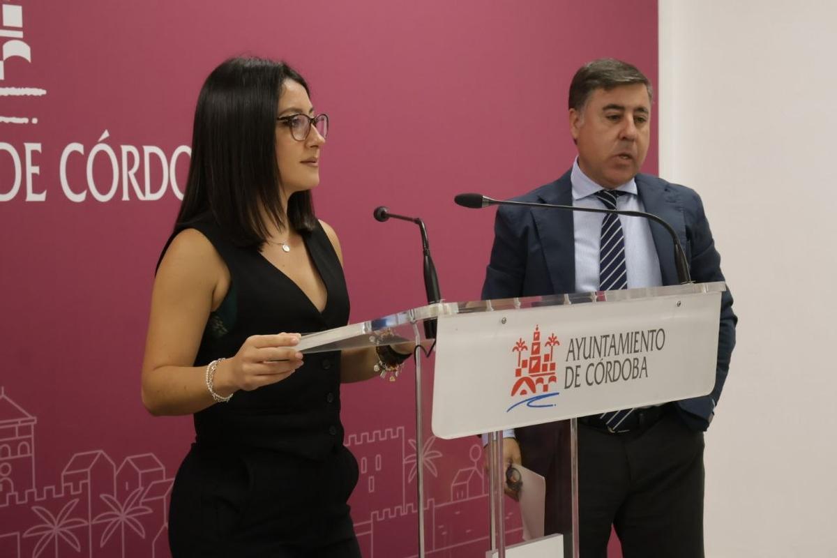 Los delegados Cintia Bustos y Miguel Ruiz Madruga, en la rueda de prensa de este lunes.