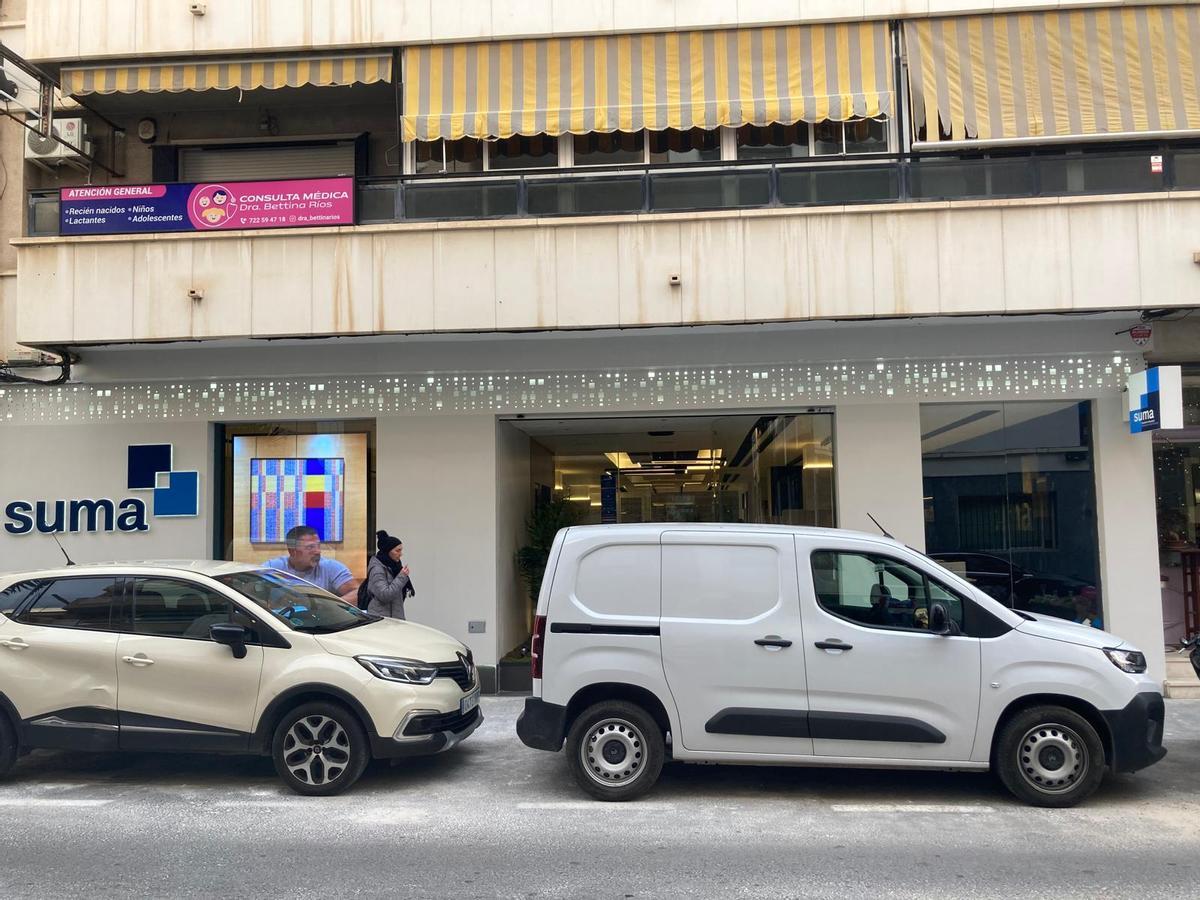 Fachada de la oficina de SUMA, reabierta en el centro de Torrevieja