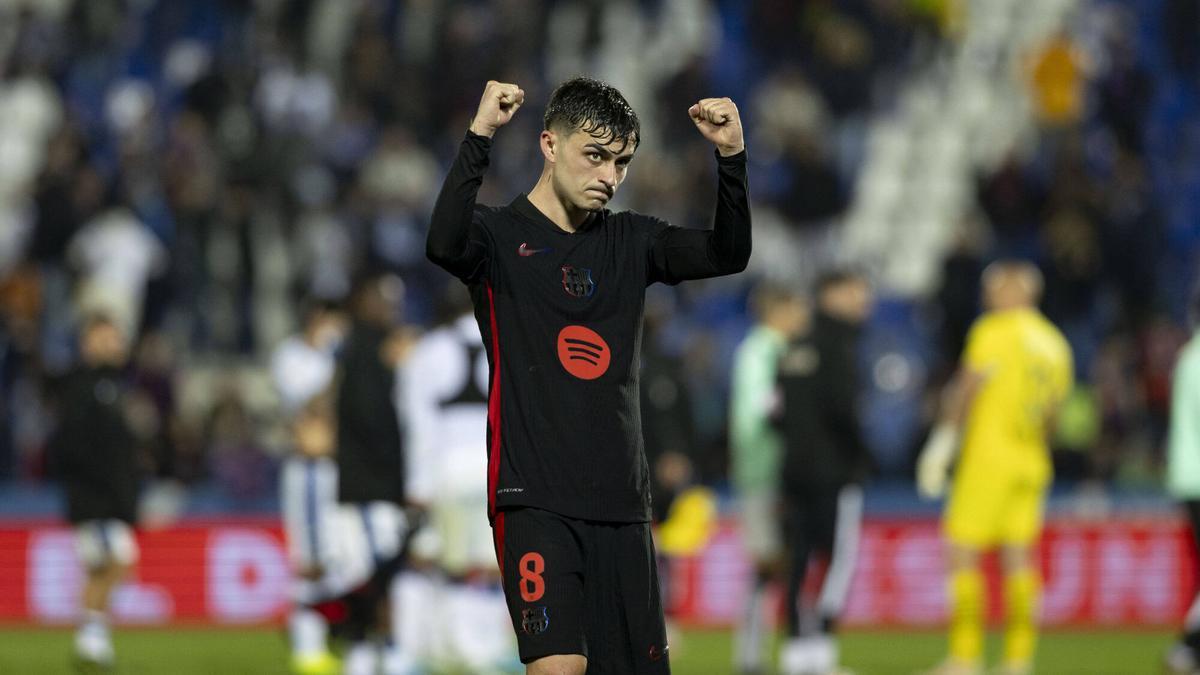 Pedri celebra el pitio final del árbitro en Butarque.