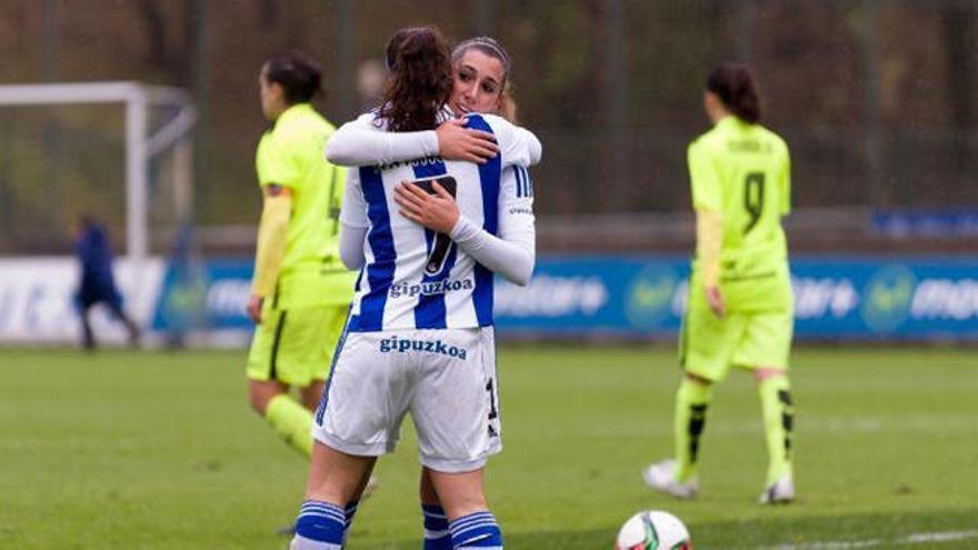 Nahikari celebra uno de sus tres tantos al Levante