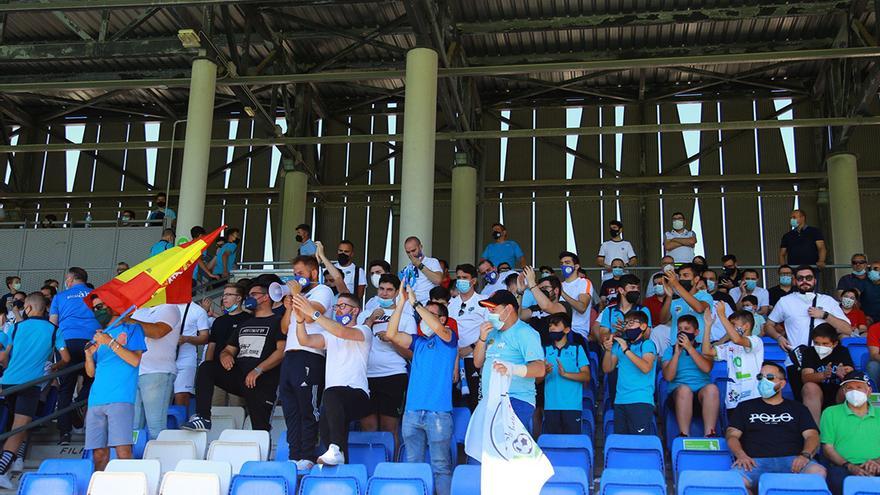 Aficionados en el Ciudad de Lucena.