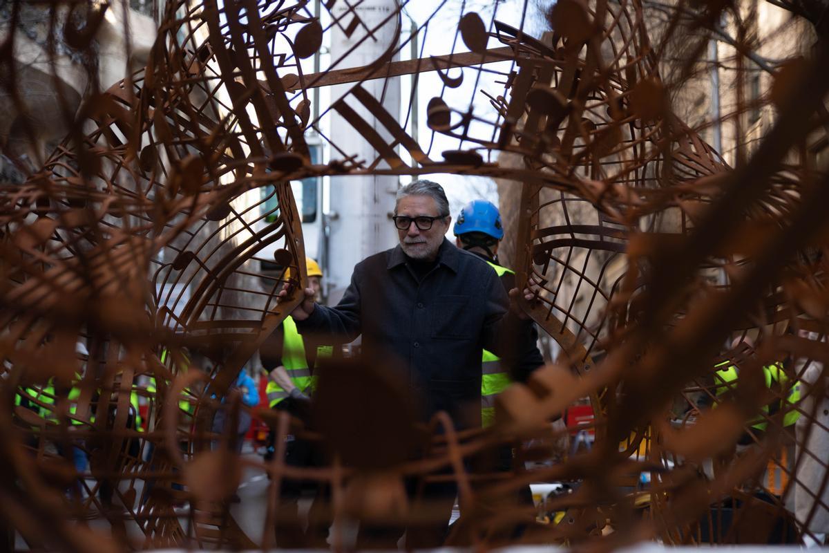 Una escultura de Jaume Plensa corona La Pedrera